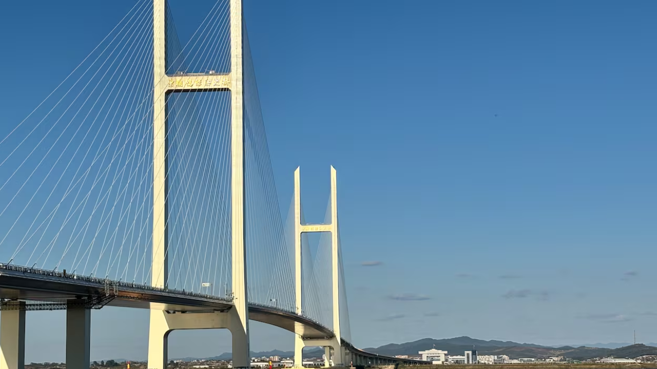 New Yalu River Bridge linking Dandong in China with Sinuiju in North Korea