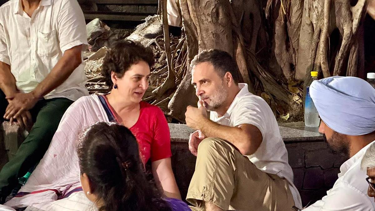 Indian political leaders Rahul Gandhi and Priyanka Gandhi Vadra seated together during a sit in.