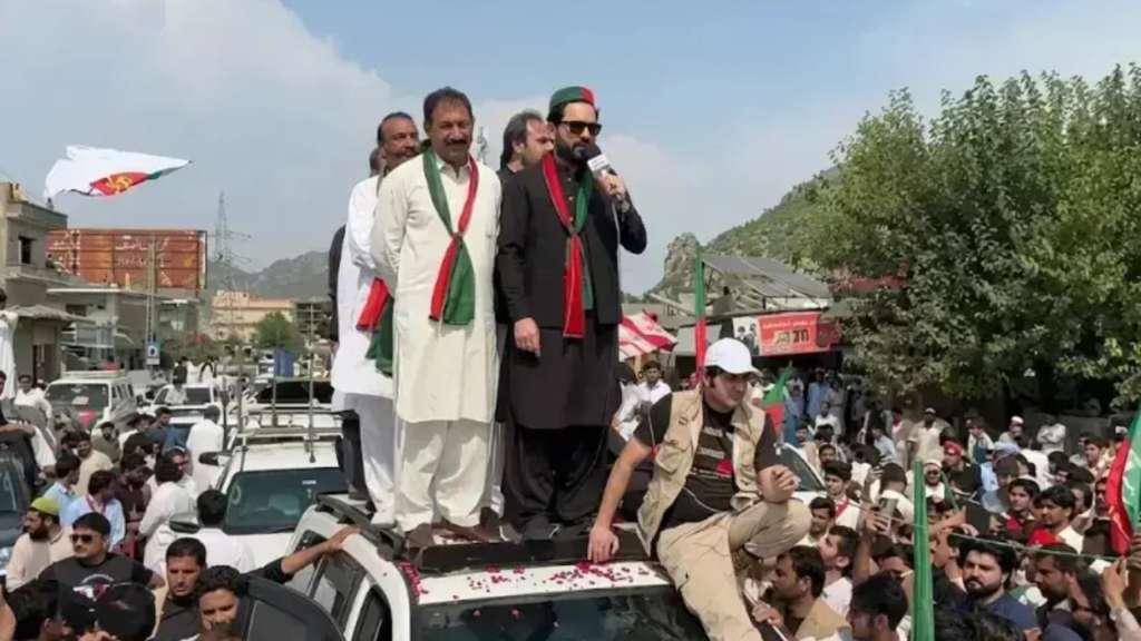 KP emergency debate as PTI long march convoy travels through Khyber Pakhtunkhwa