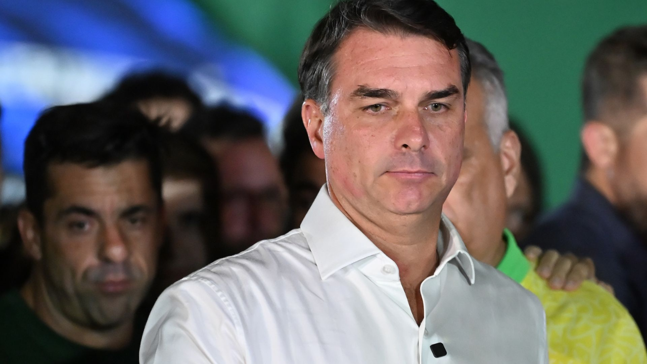 Flavio Bolsonaro lands in Miami after losing Brazil’s presidential election