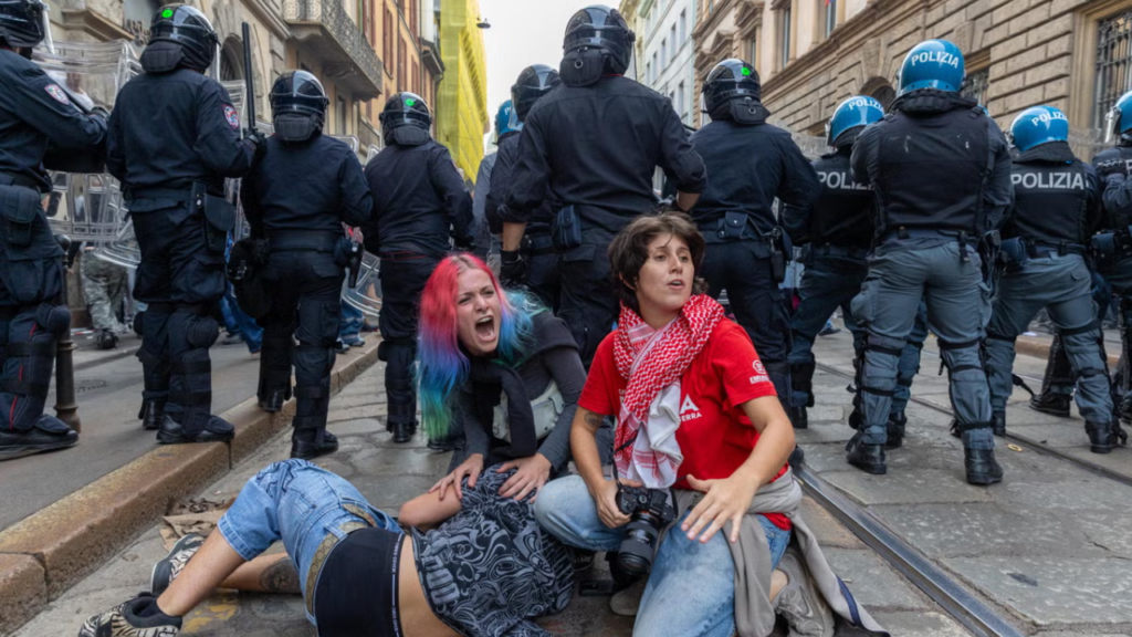 Police and masked demonstrators during the Milan protest in Piazza del Duomo
