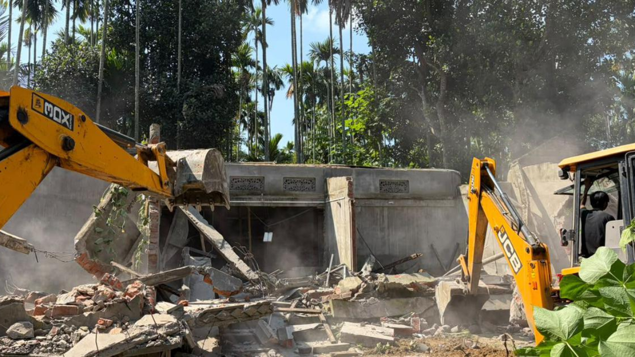 Lutumari Longjap Reserve Forest: Bulldozers Flatten Homes of Over 600 Muslim Families in Assam