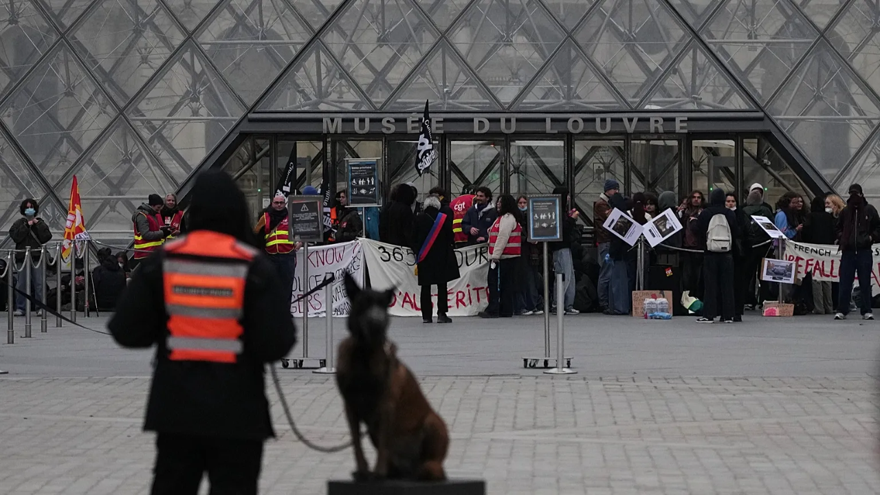 Louvre Protest: Students Block Entrances and Close Paris Museum
