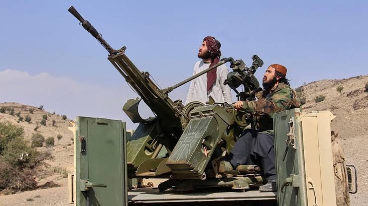 Pakistani Forces and Afghan Taliban Trade Fire Along the Border